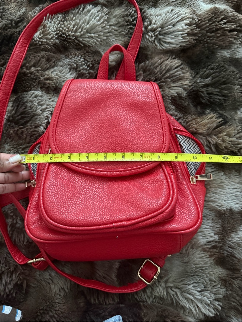 Red backpack - Picture 6 of 7